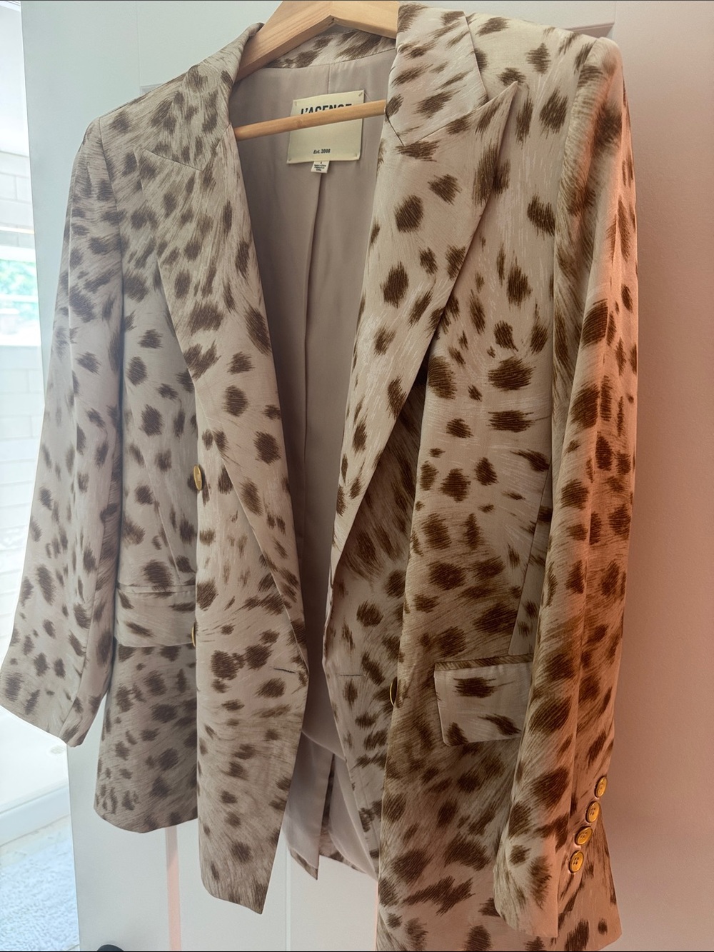 L'AGENCE Taryn Leopard Print silk blazer